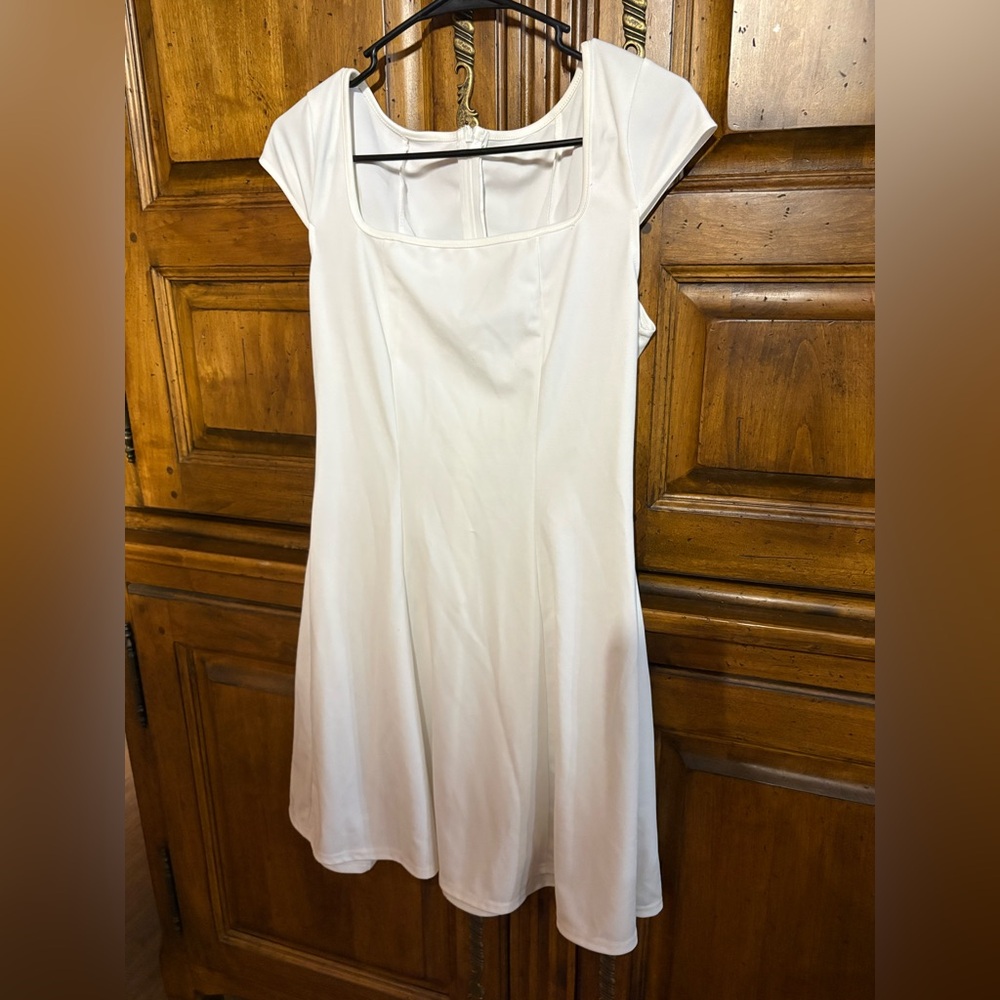 Women's White Square-Neck Short Sleeve Dress